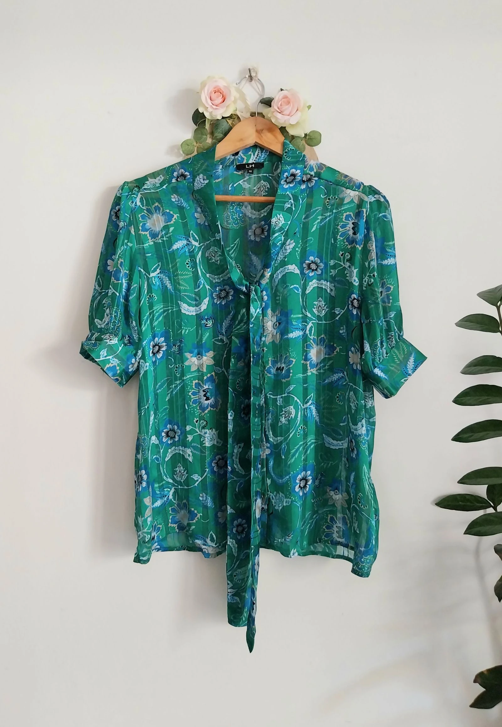 Neuf magnifique chemisier en voile imprimé floral LH Taille 40